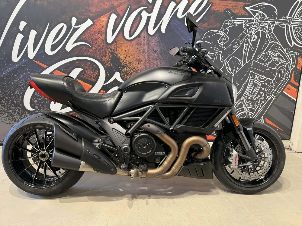 Ducati Diavel 2015 alt