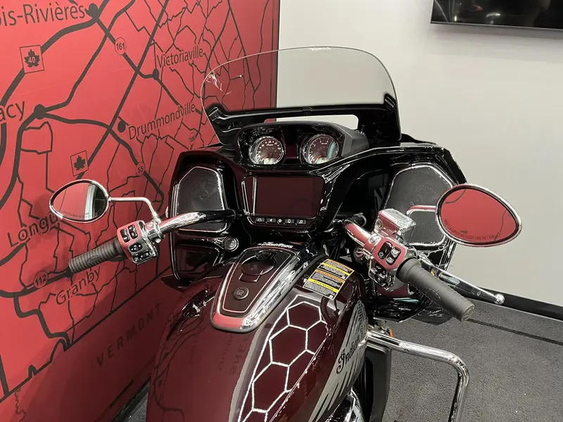 2026 Indian Motorcycle Challenger Limited thumbnail 4