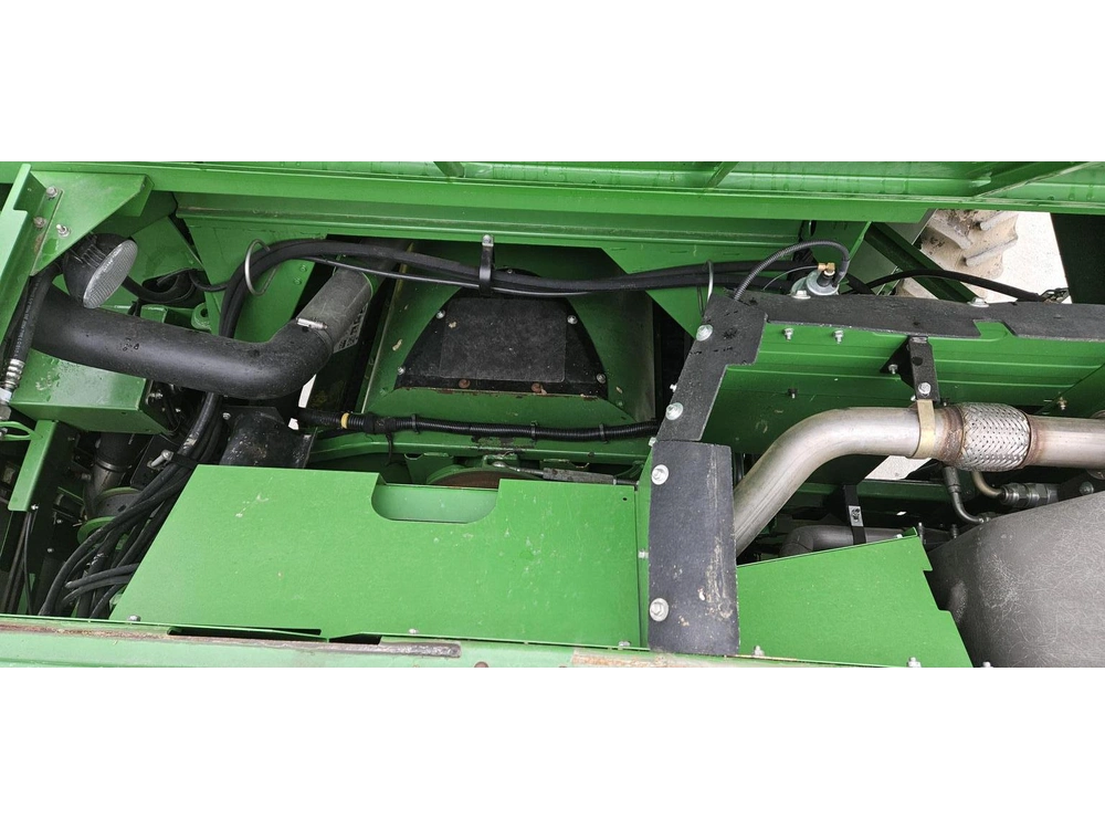 2015 John Deere S670 alt