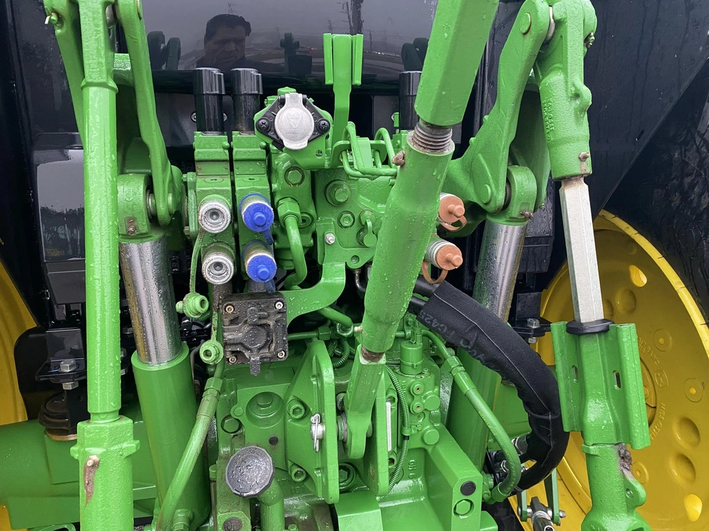 John Deere 6110m 2024 alt