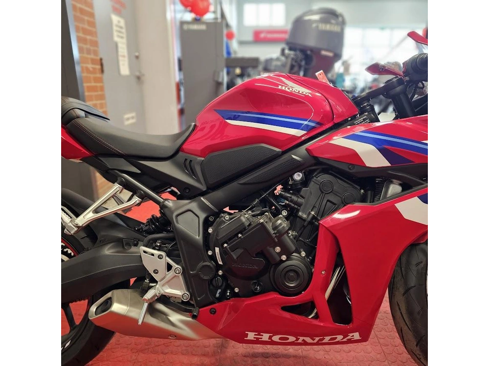 2025 Honda Cbr650r alt