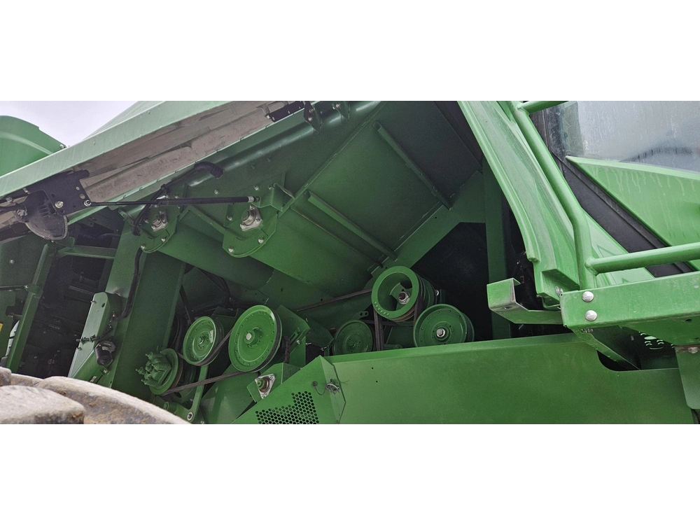 2015 John Deere S670 alt