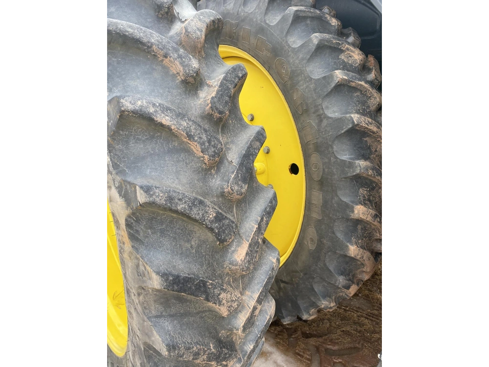2023 John Deere 7r 210 alt