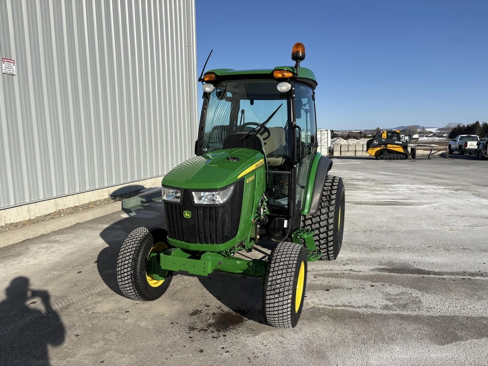 2022 John Deere 4066r alt