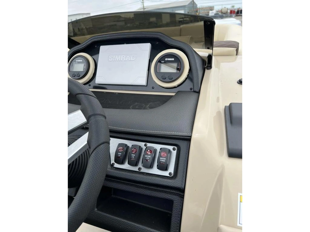 2022 Godfrey Marine Mc235rl alt