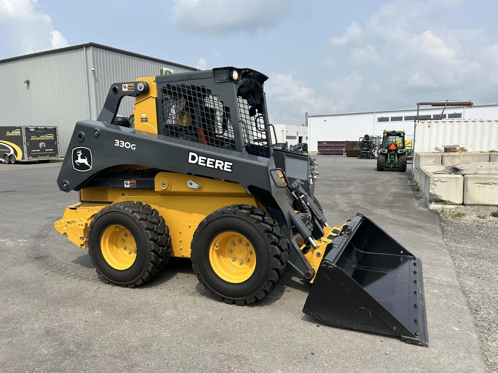 John Deere 330g 2022 alt