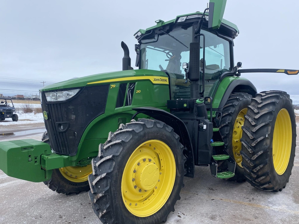 2023 John Deere 7r 210 alt