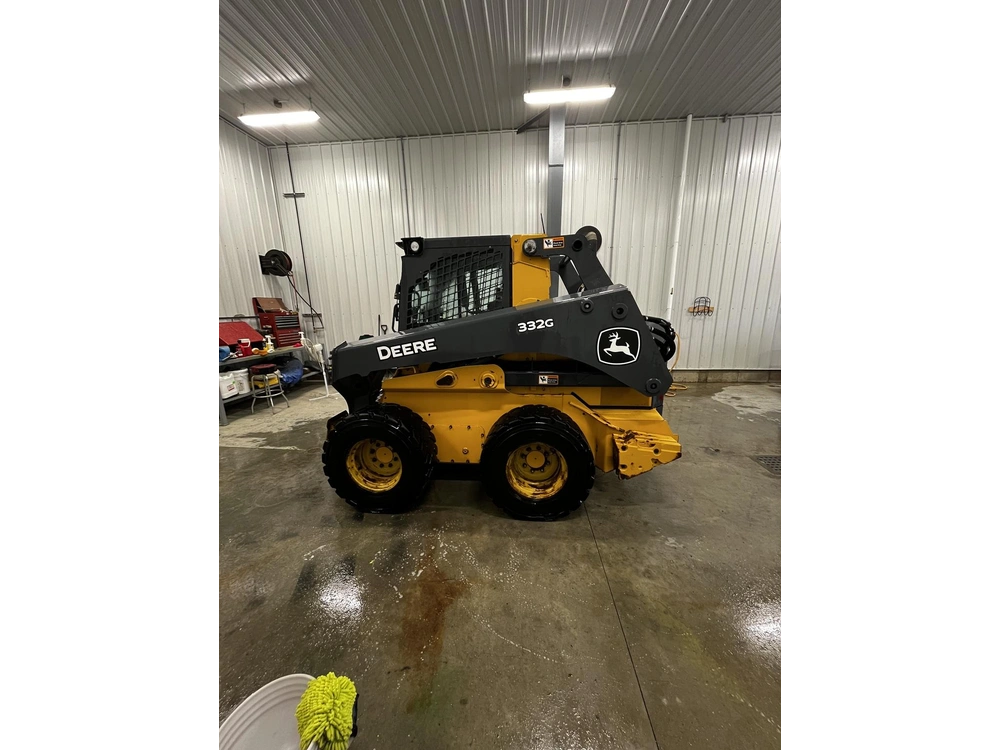 John Deere 332g 2023 alt