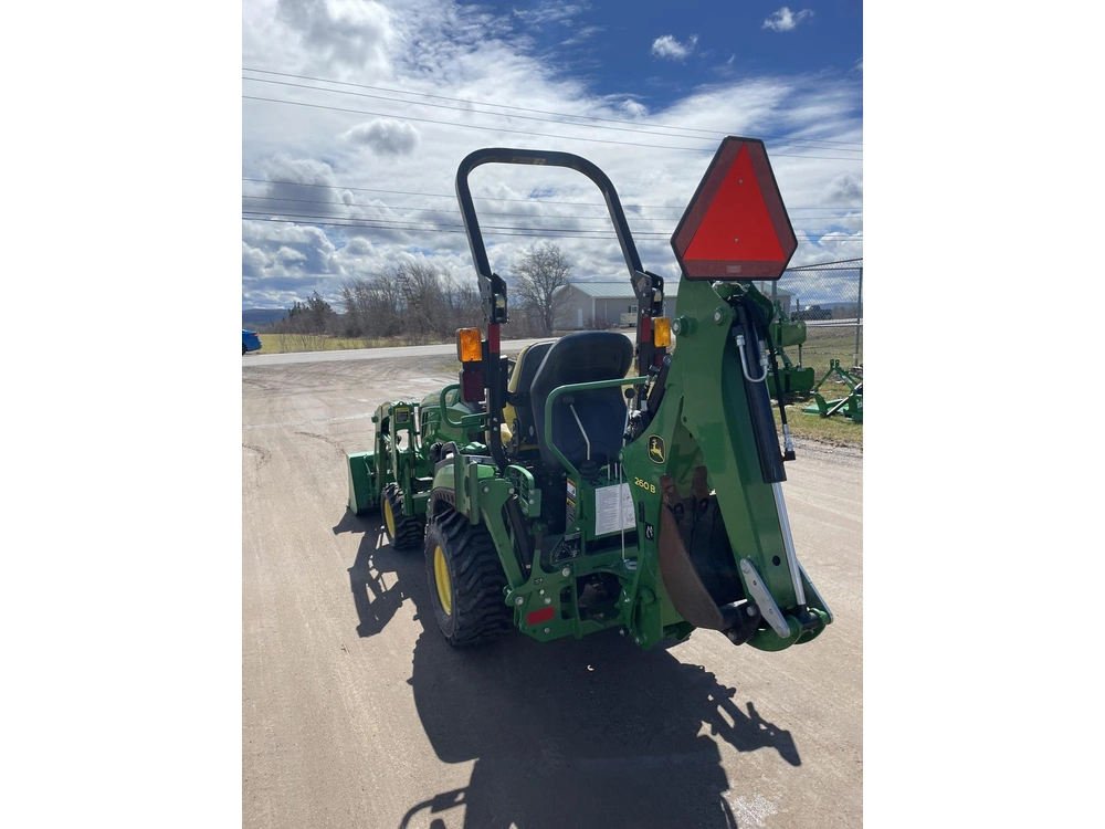 2022 John Deere 1025r alt