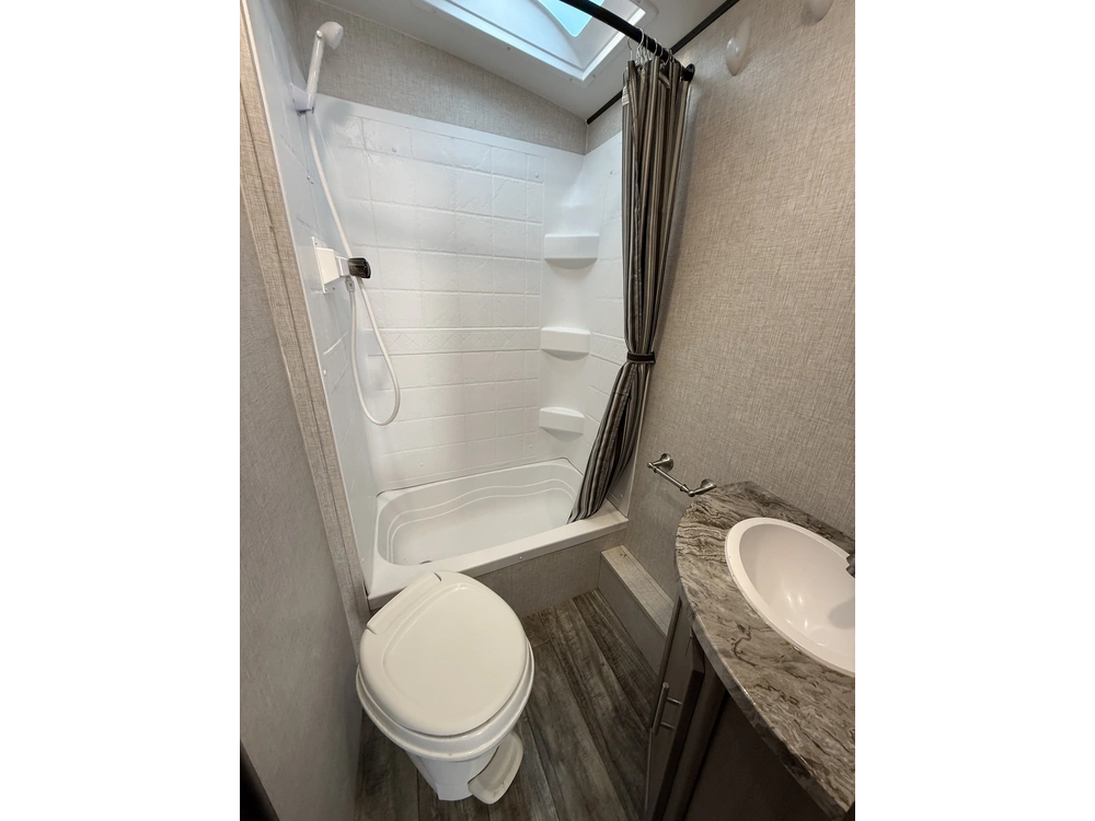 Sunset Trail 242bh 2022 alt