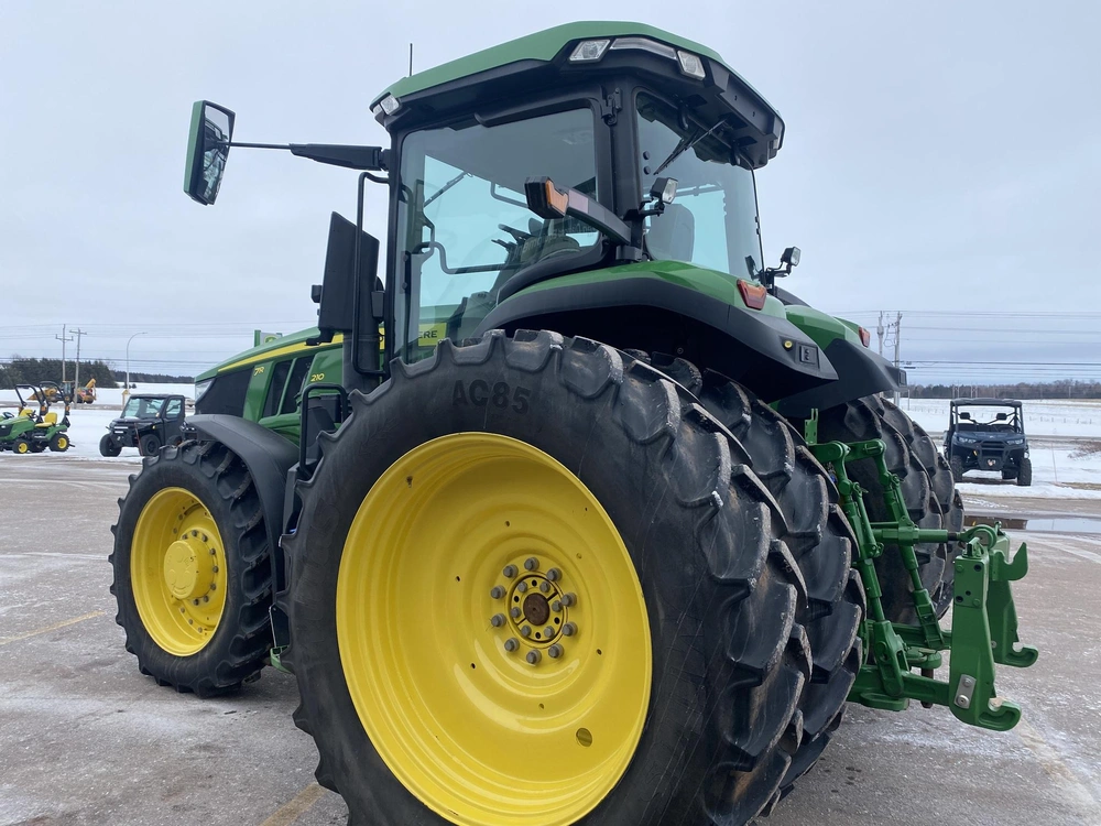 2023 John Deere 7r 210 alt