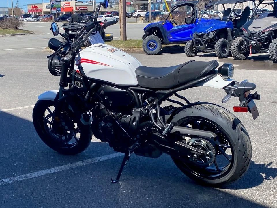 2025 Yamaha Xsr700 Rabais De 2,000$ alt