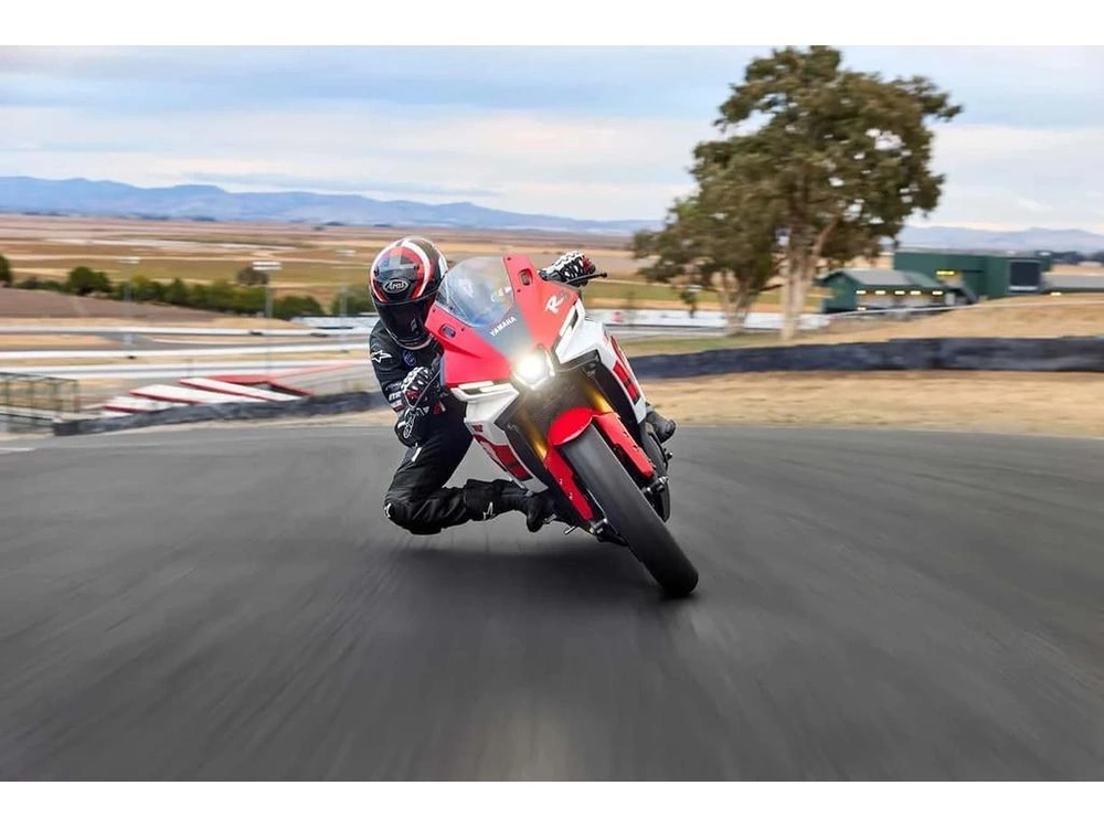 2026 Yamaha Yzf-r3 Mint Green alt