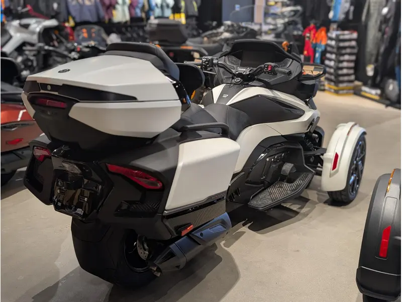 Can-Am Spyder RT Sea-To-Sky - Vegas White Satin 2026