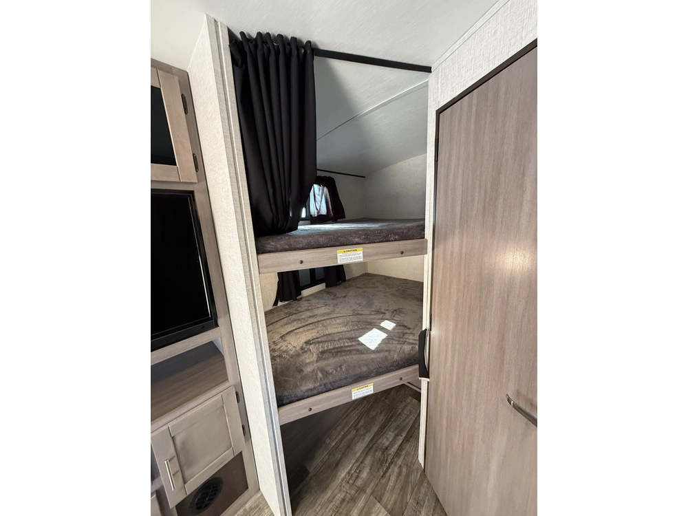 Sunset Trail 242bh 2022 alt