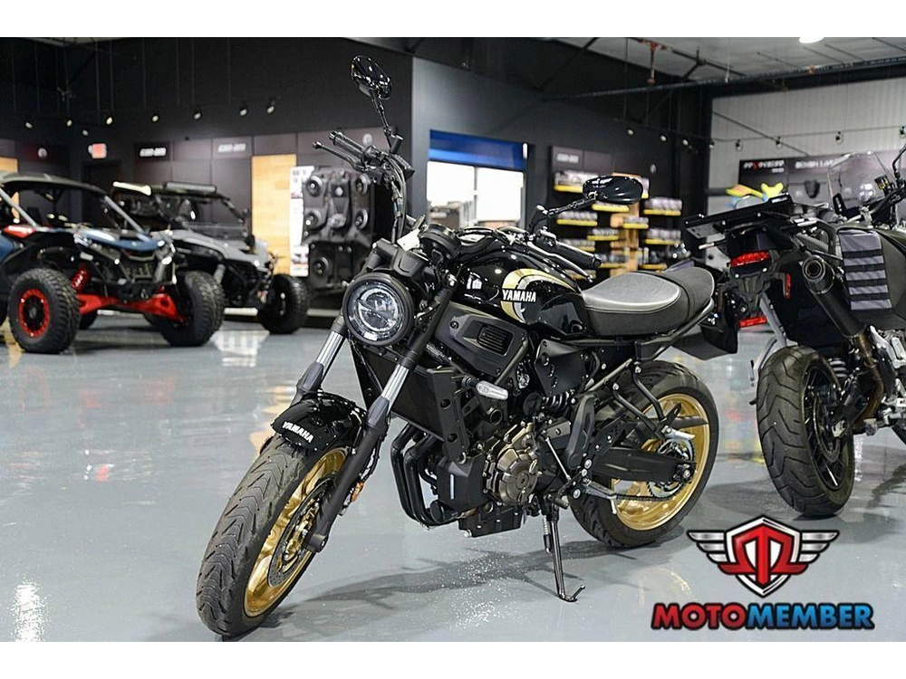 2025 Yamaha Xsr700 alt