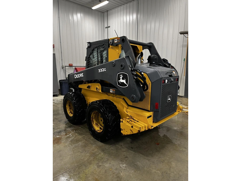 John Deere 332g 2023 alt
