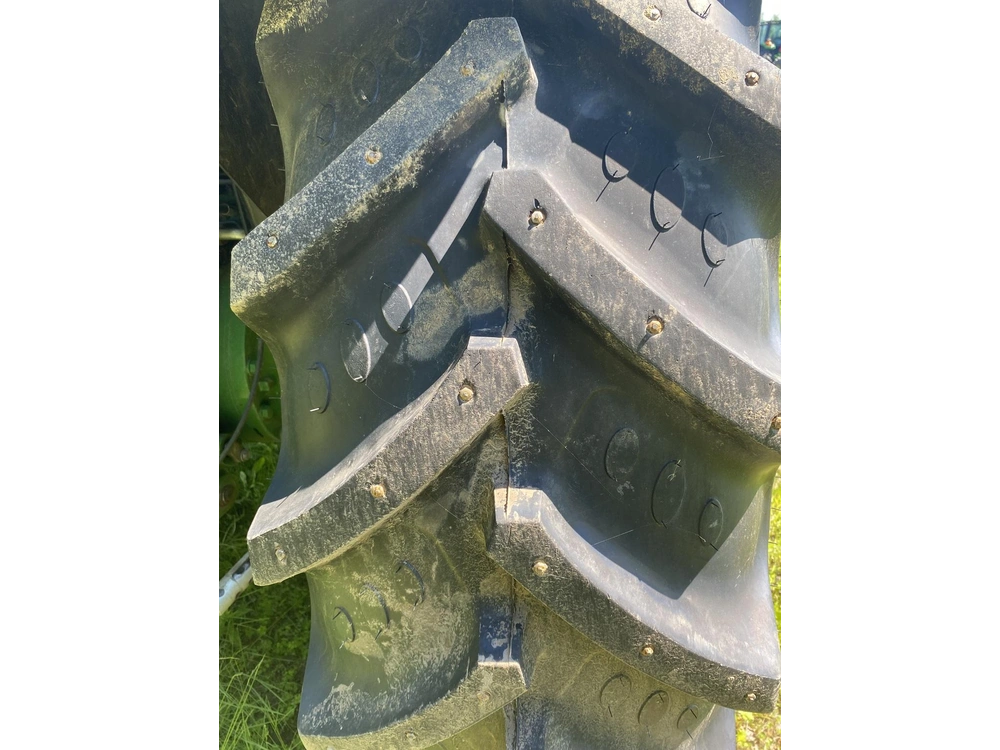 2022 John Deere 5100m alt