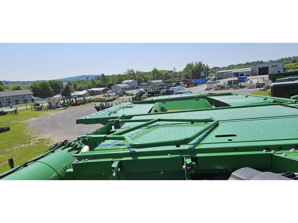 2015 John Deere S670 alt