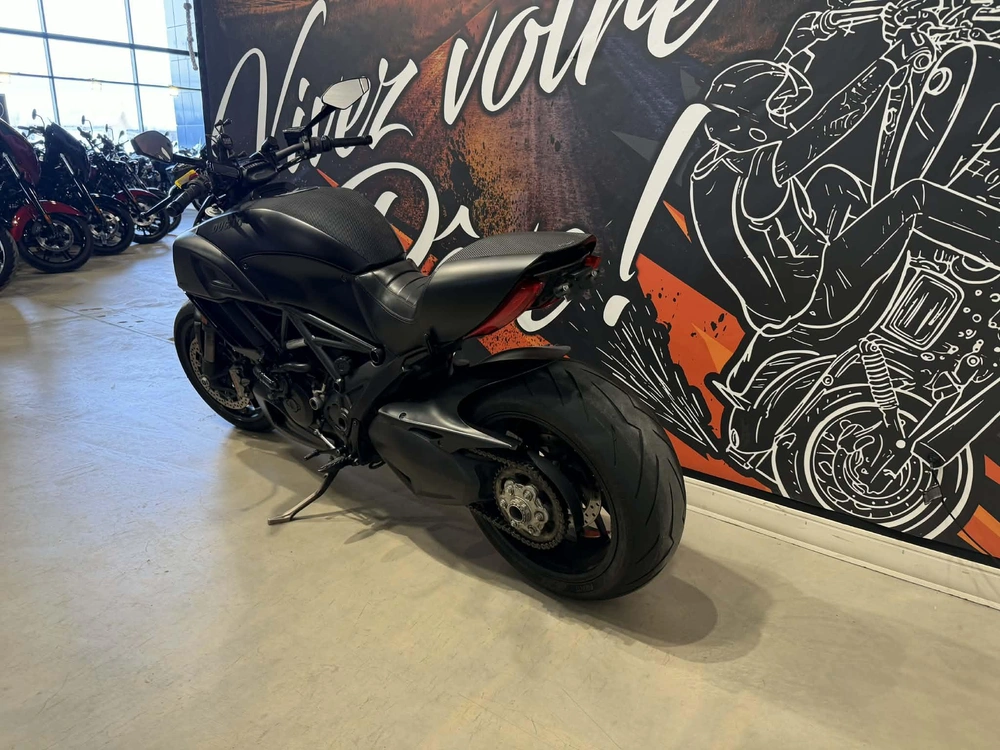 Ducati Diavel 2015 alt
