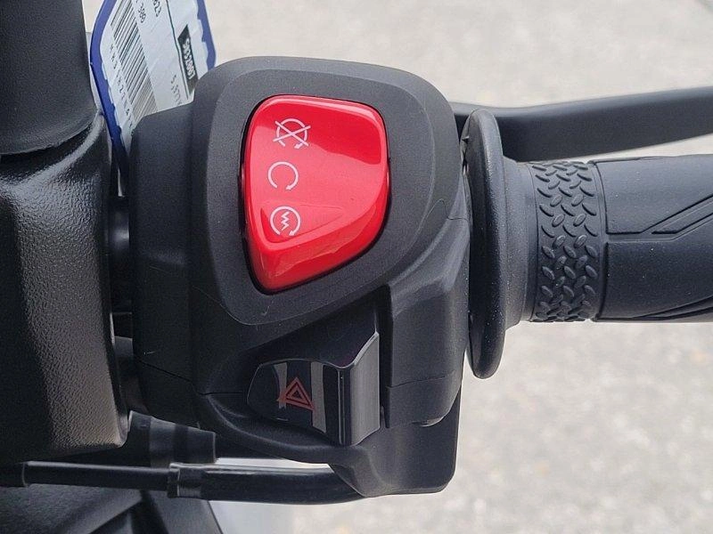 2023 Yamaha Xmax 300 alt