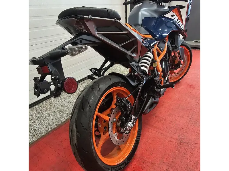 2025 KTM DUKE 390