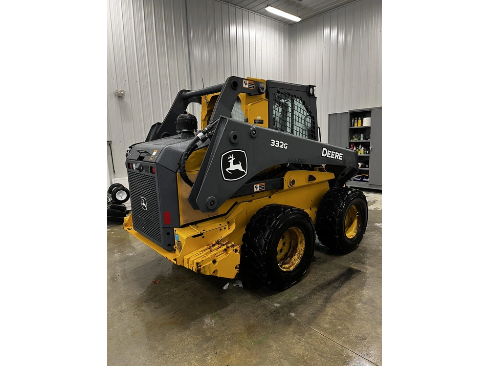 John Deere 332g 2023 alt
