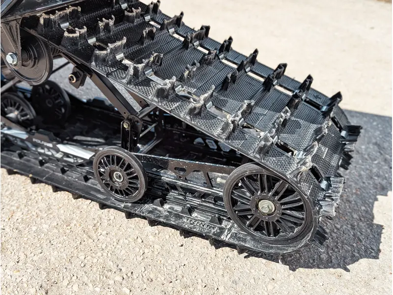 Polaris 850 Switchback Assault 146 // Gloss Black/Blue Dusk 2026