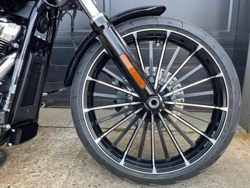 2026 Harley-Davidson FXBR - Breakout® thumbnail 5