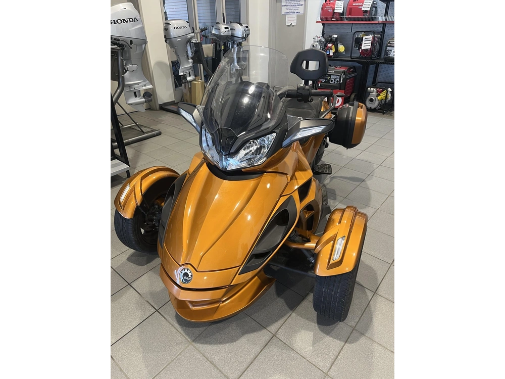 Can-am Spyder Sts 2014 alt