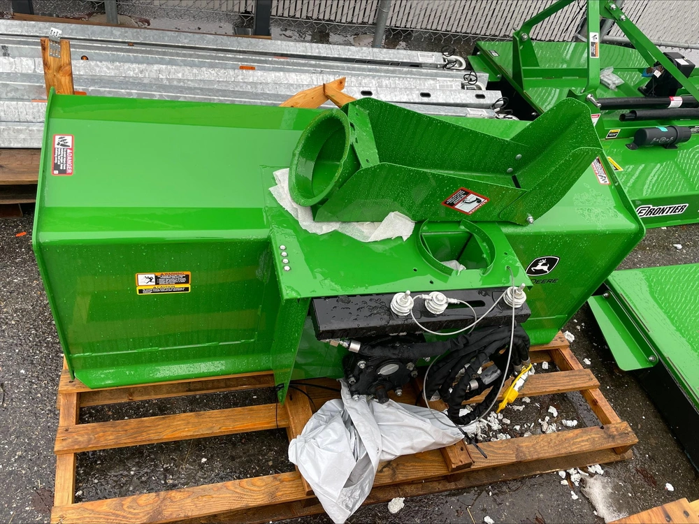 2021 John Deere 60 In. Heavy Duty Snow Blower alt
