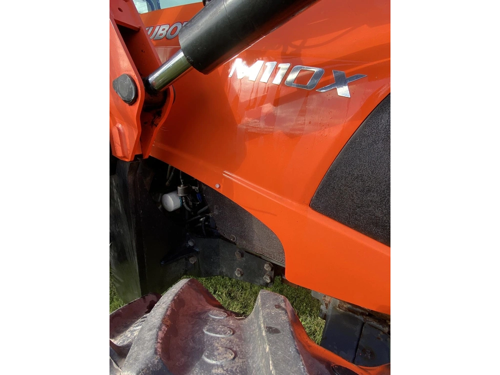Kubota M110 2010