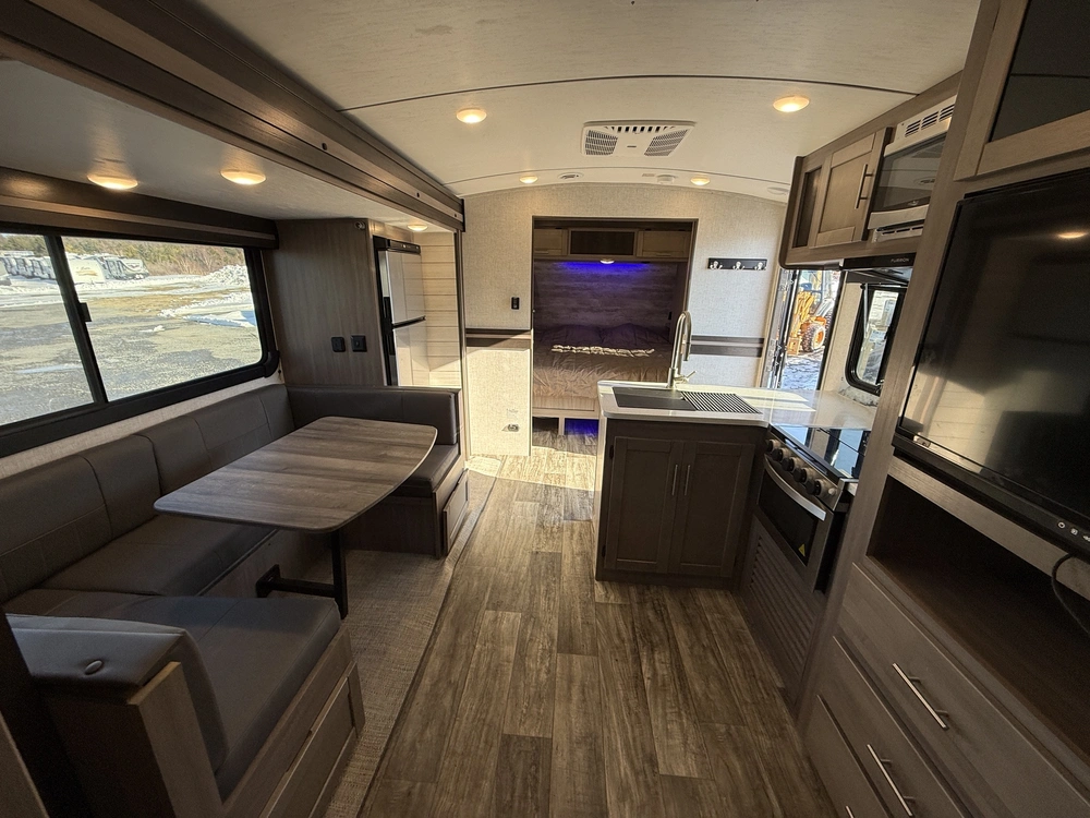 Sunset Trail 242bh 2022 alt