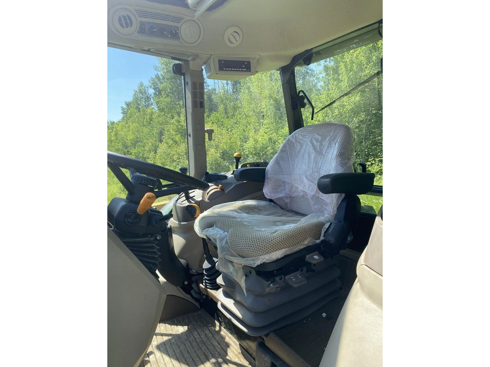 2022 John Deere 5100m alt