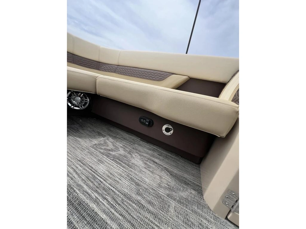 2022 Godfrey Marine Mc235rl alt