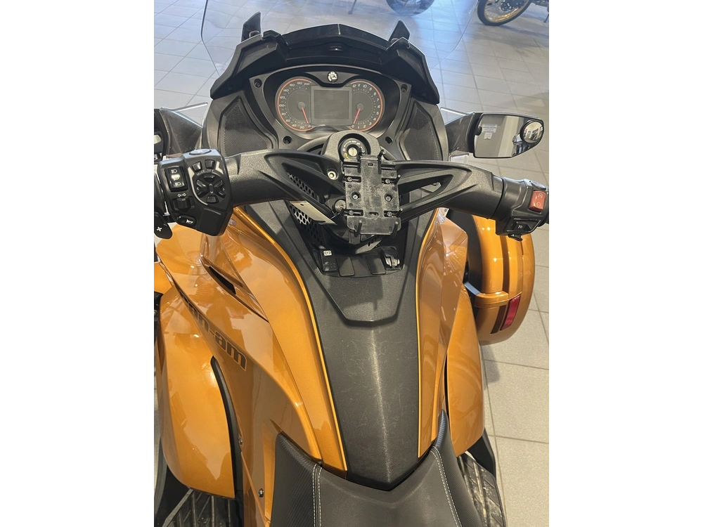 Can-am Spyder Sts 2014 alt