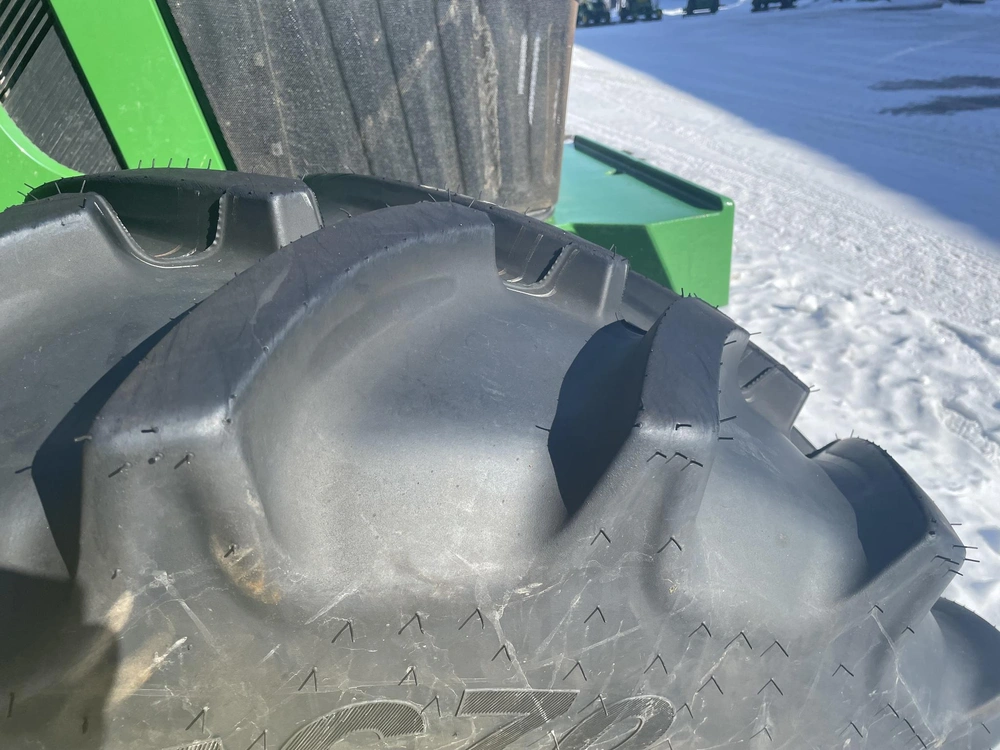 2020 John Deere 6110m alt