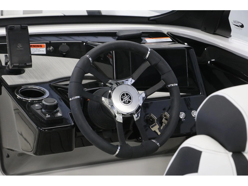 2026 Yamaha 222s alt