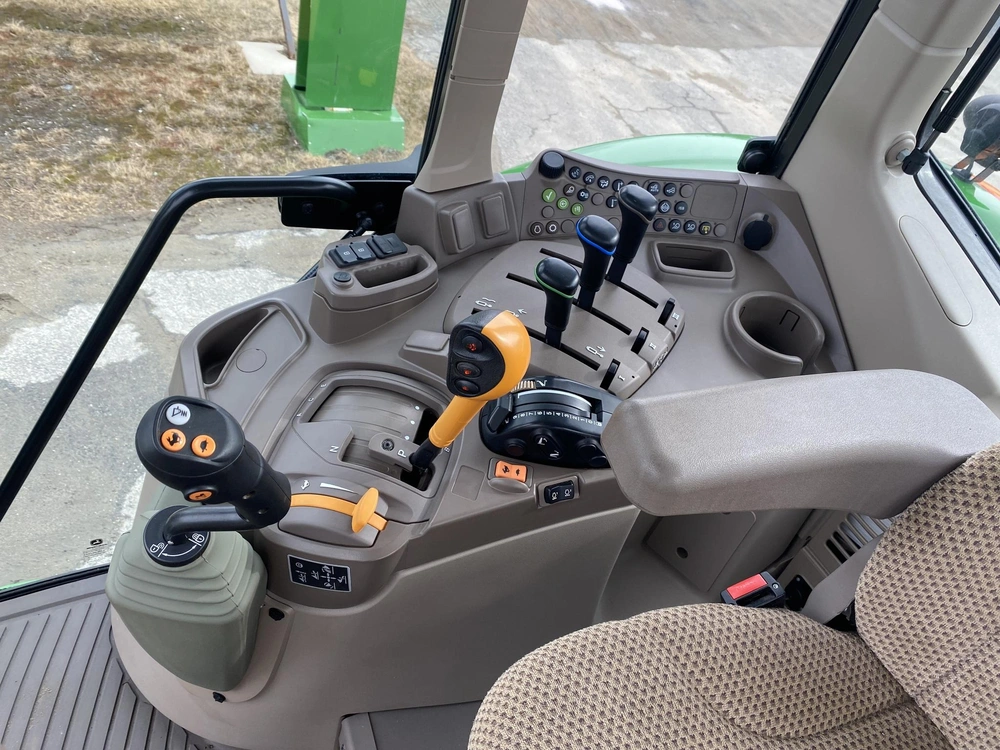 John Deere 6110m 2024 alt