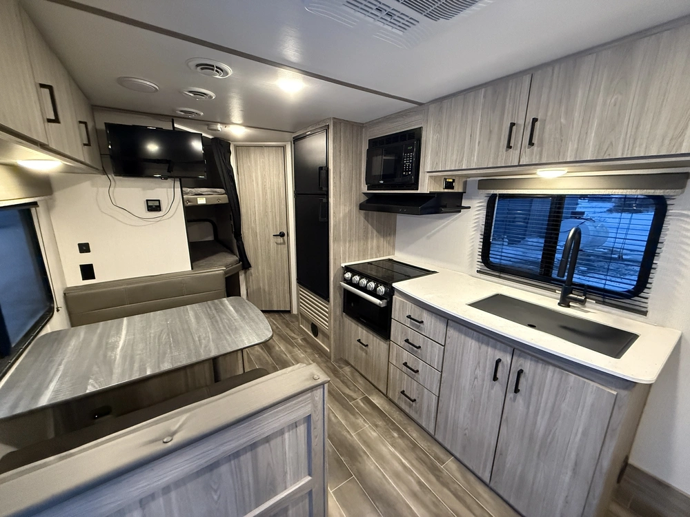 Passport 219bh 2022 alt