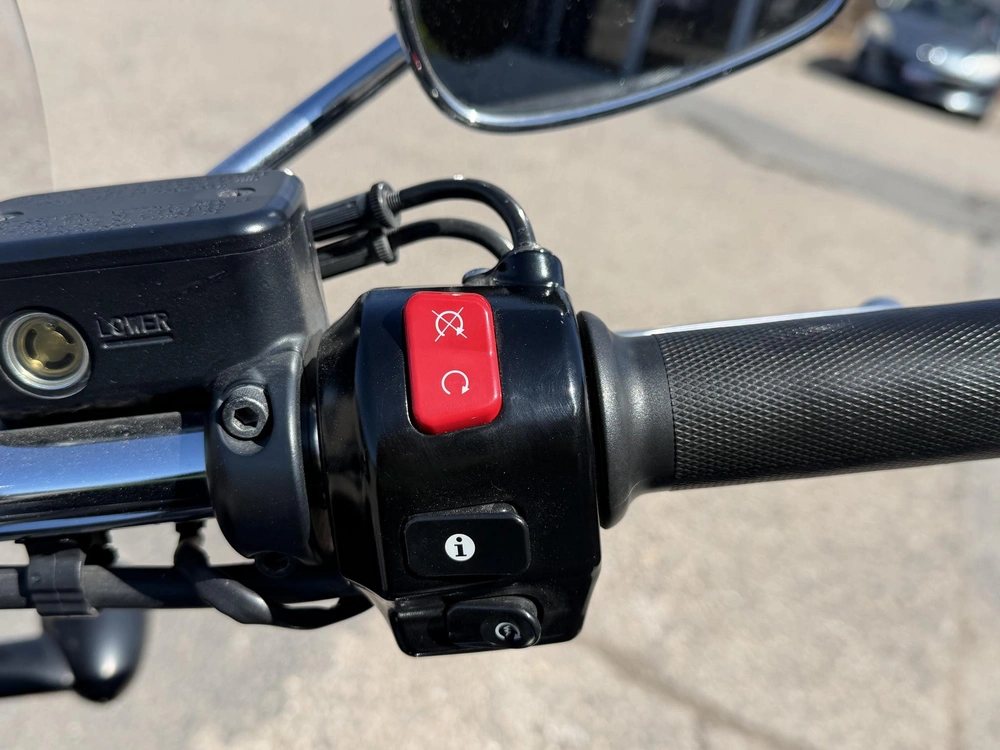 2012 Triumph Thunderbird alt