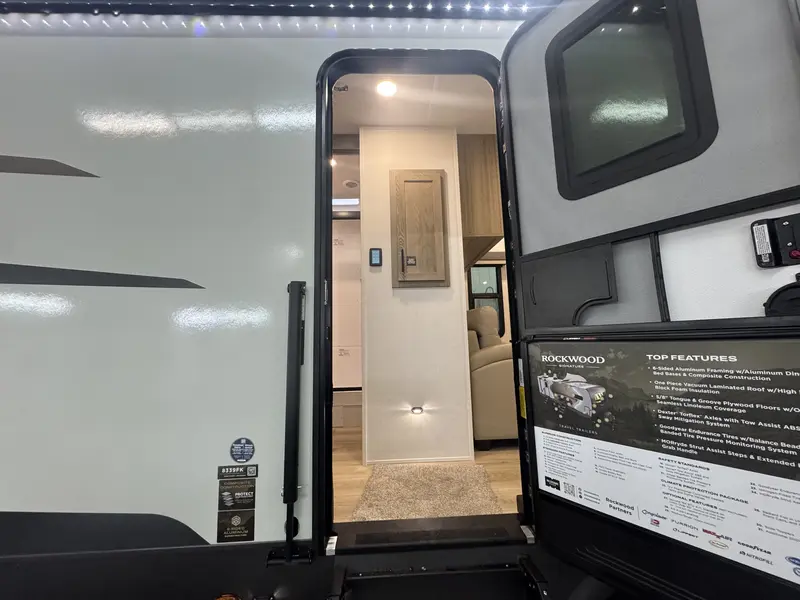 2026 Forest River ROCKWOOD SIGNATURE 8339FK