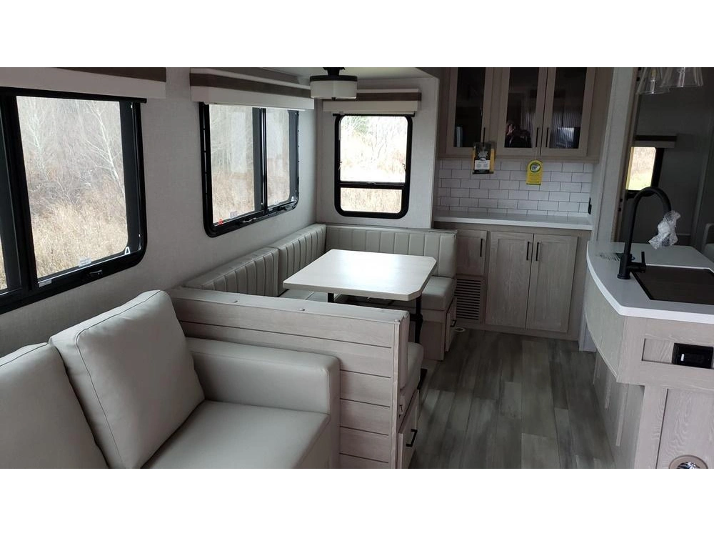 Forest River Rockwood Signature 8336bh 2023 alt