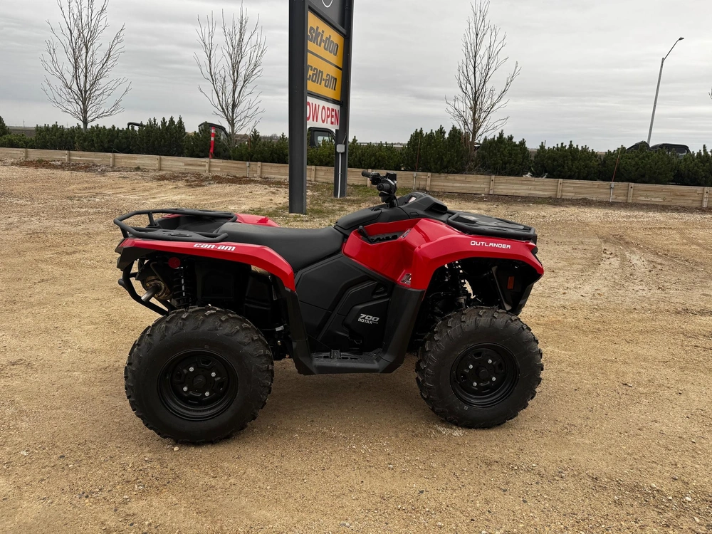 2026 Can-am Outlander 700 alt