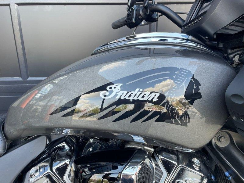 2020 Indian Motorcycle Challenger alt