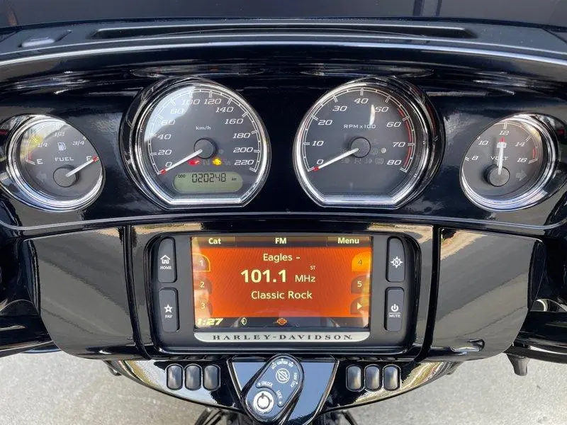 2018 Harley-Davidson FLHXS - Street Glide® Special thumbnail 17