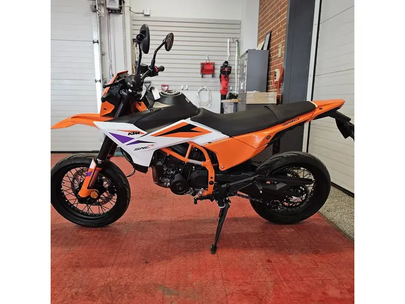 2025 KTM 390 SMC R