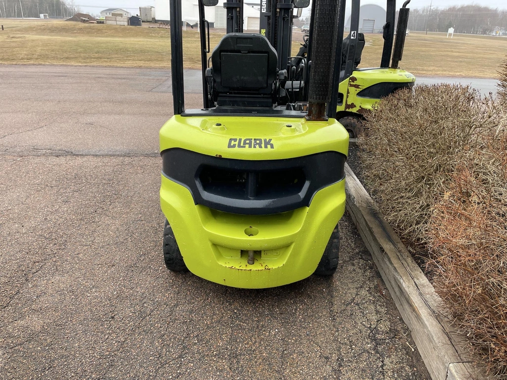 2022 Clark S25d alt