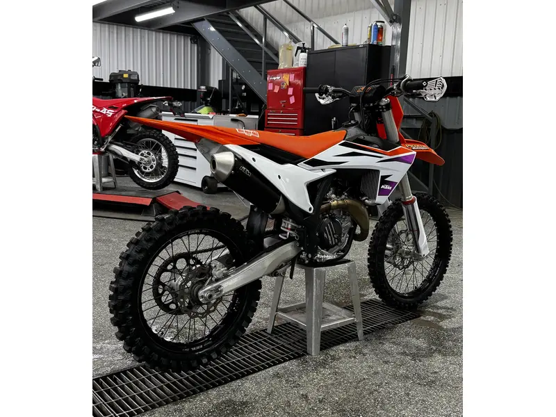 2024 KTM 450 SX-F thumbnail 2