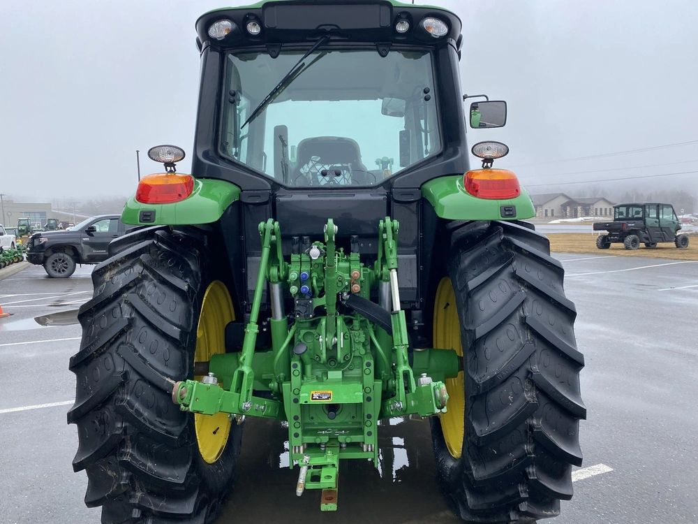 John Deere 6110m 2024 alt